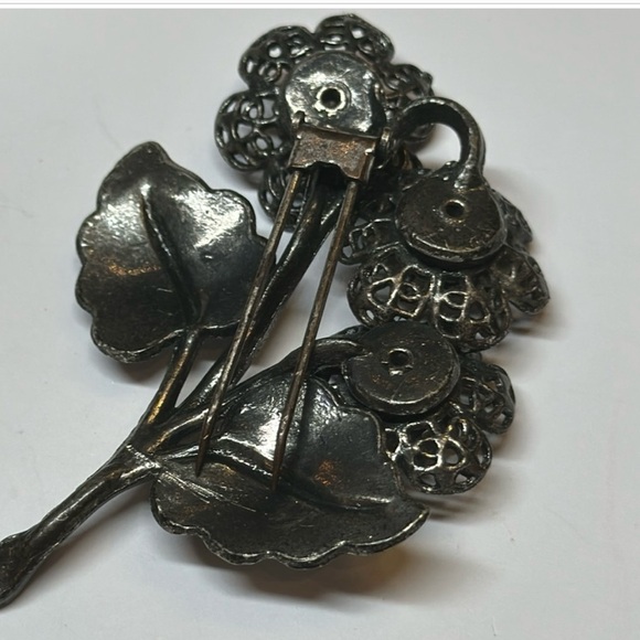 Antique pin silvertone filigree, clear crystal flower bouquet fur clip/hat pin. - Picture 2 of 5